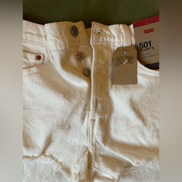 Levi’s Women’s High Rise Original 501 Jean Shorts in Whiteboard - Picture 5 of 7